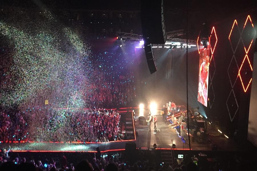 Hayes ended his show with a bang, literally. Confetti canons shot glitter and streamers over the floor seats, lighting up the sky.