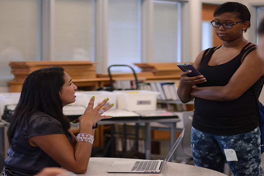 Figuring+out+computer+distribution+issues%2C+vice+principal+Josie+Herrera+helps+junior+Angelique+Allen+get+in+contact+with+her+parent+to+get+her+laptop.+