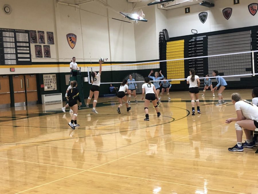 Volleyball loses to Shawnee Mission East