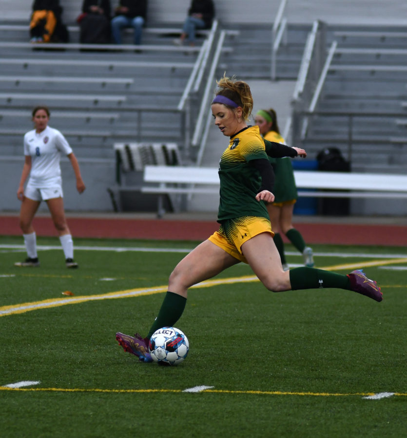 Ava Smith lines up for a long pass down the pitch.