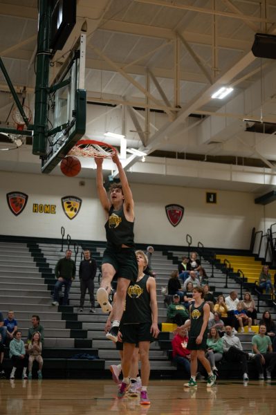 Conor Kerrigan dunks in layup lines at the Green and Gold Scrimmage on December 6.